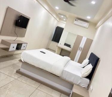 Anand Hotel | Hotel Radhe Palace