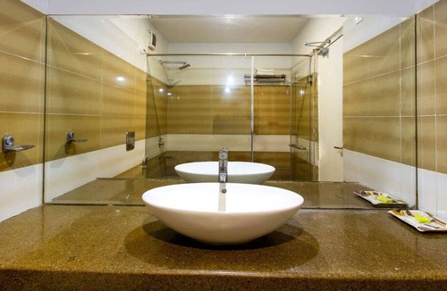 Shamshabad Hotel | Hotel Rainbow International Airport Road
