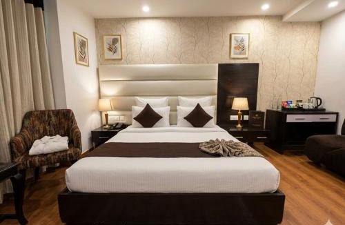 Kaushambi Hotel | Hotel Rajpath Residency 2 Min Walk From Kaushambhi Metro Station