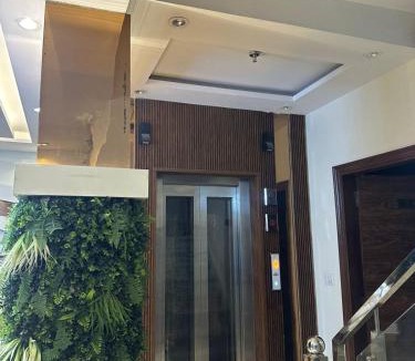 Paharganj Bed & Breakfast | Hotel Rhea Lodge