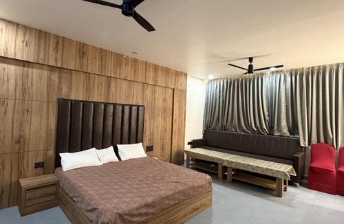 Siwan Hotel | Hotel RK Gharana Inn