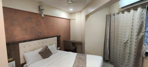 Jogeshwari West House | Hotel RS Court