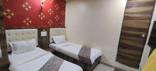 Jogeshwari West House | Hotel RS Court