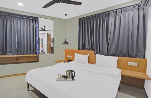 Surat Hotel | Hotel Saarthi Inn Surat