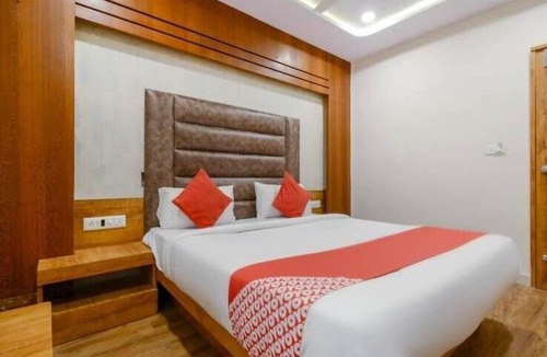 Navrangpura Hotel | HOTEL SAFARI INN C G ROAD