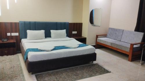 Varanasi Hotel | Hotel Sarweshwary