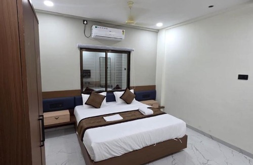 Madha Cabin | Hotel Saurabh Lodging and Executive
