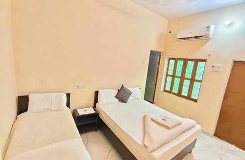 Varanasi Hotel | Hotel Shree