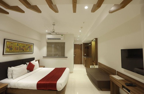 Surat Hotel | Hotel Shreeji Vatika-Airport Road
