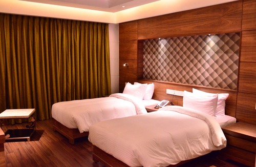 Hazratganj Hotel | Hotel Silvete