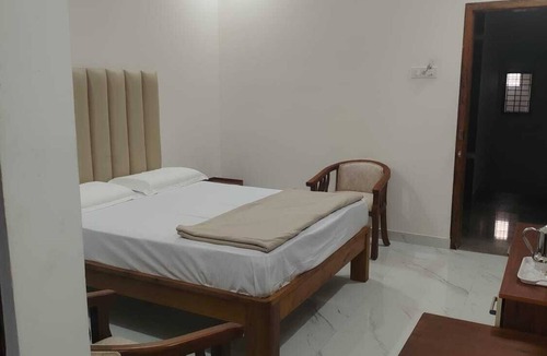 Mandarthi Hotel | HOTEL SOHAN BOARDING AND LODGING