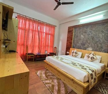 Kausani Hotel | Hotel Sumit