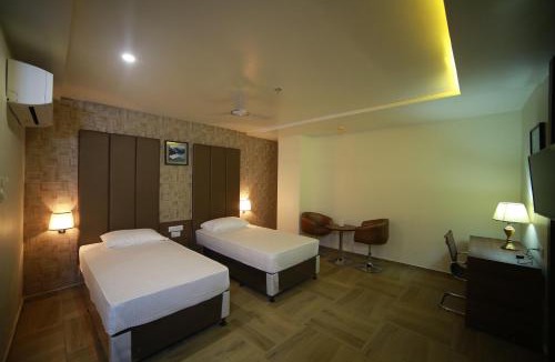 Hyderabad Hotel | Hotel SVM Grand Medipally