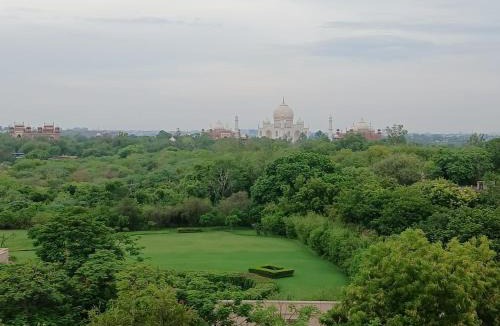 Agra Hotel | Hotel Taj Plaza, Just a 5-minute walk from the Taj Mahal 600 meters