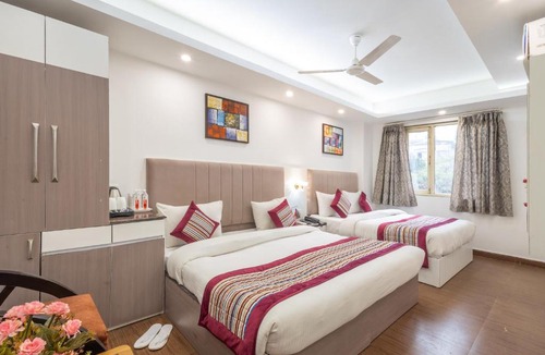 Karol Bagh Hotel | Hotel The Gold Inn - Walking Distance From Gaffar Market Karol Bagh Delhi