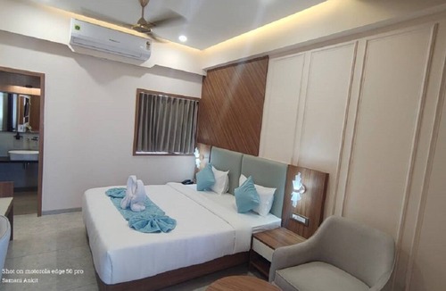 Dwarka Hotel | Hotel The Grand Bhagwati
