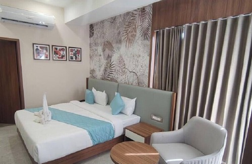 Dwarka Hotel | Hotel The Grand Bhagwati