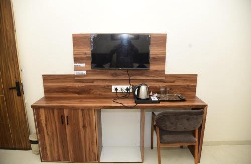 Lakhpat Hotel | Hotel The White Palace