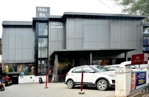 Varanasi Hotel | Hotel Tridev Grand
