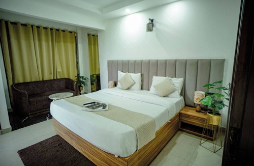 Sector 40 Hotel | Hotel Trisha