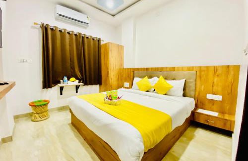 Lake Swaroop Sagar Hotel | Hotel Vallabhgarh at Pichola Lake Nathi Ghat Brahmpole Udaipur