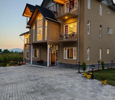 Pahalgam Hotel | Hotel Village Corner