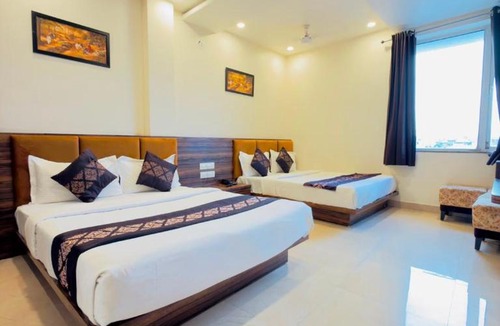 Udaipur City Centre Hotel | HOTEL VRINDA 966O9O1OO6 Old city Just 750mtr from City palace By SK