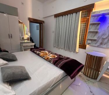 Allahabad Hotel | Hotel White House