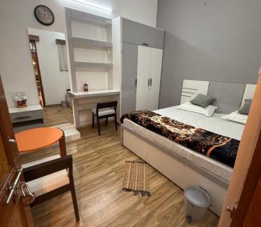 Allahabad Hotel | Hotel White House