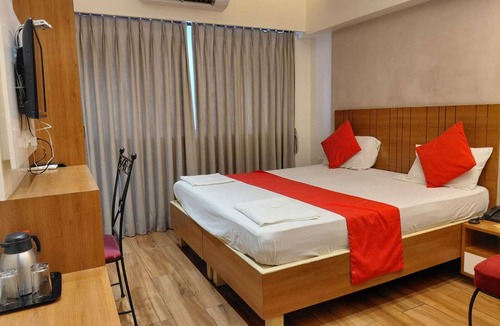 Goregaon West Hotel | HOTEL WOODLAND