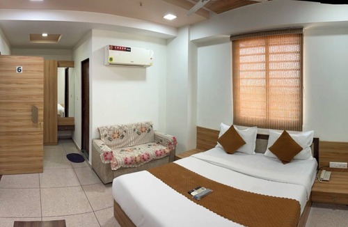 Ahmedabad Hotel | Hotel Yuvraj