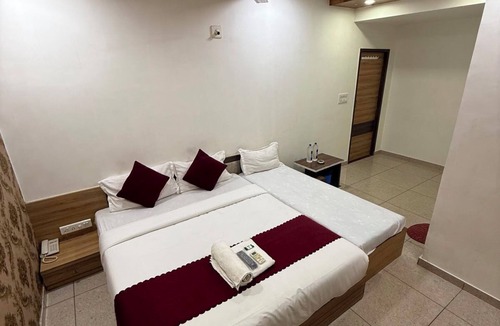 Ahmedabad Hotel | Hotel Yuvraj
