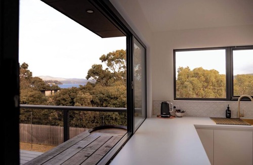Stieglitz Apartment | House Peron - Bayside Luxury