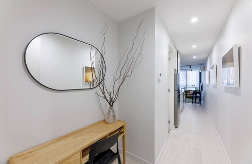 Collingwood Apartment | Indi | Chic Inner-City Retreat with Parking
