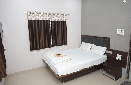 Tandur Hotel | Indira Deluxe Lodge