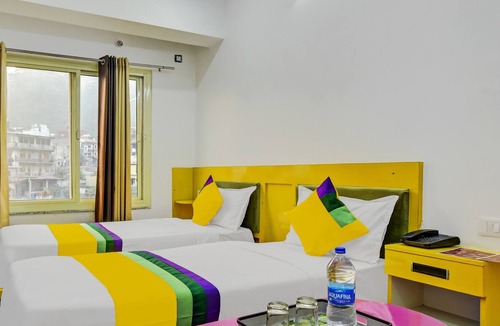 Geeta Nagar Hotel | Itsy By Treebo - Divine Dev Darshan Valley