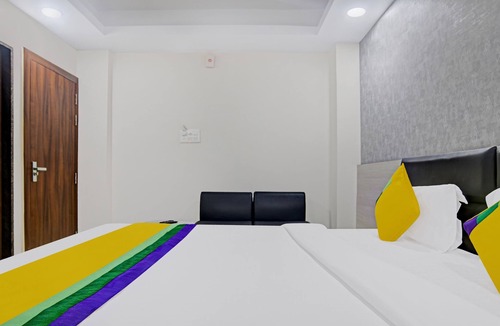Rau Hotel | Itsy By Treebo - Lotus