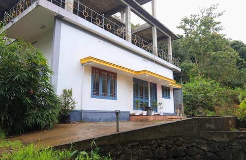 Pirmed House | Izzah's Private Home with Garden Thekkady