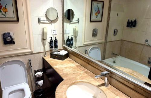 Varanasi Hotel | J J Plaza JHV Cantonment Varanasi