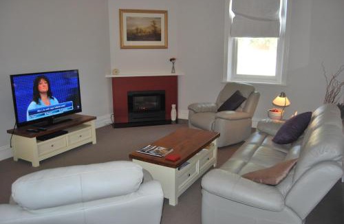 Murray Bridge Apartment | Jacaranda Cottage