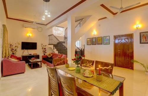 Nagoa Villa | JAQK Holidays - Big Chill Villa for Big Groups, Private Pool-WiFi-Caretaker-Parking, North Goa