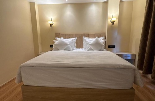 Lachen Hotel | Juniper Mountain Resort