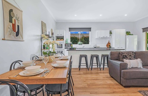 Moama House | Kabinga Kottage - Echuca Holiday Homes
