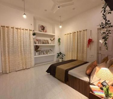 Deoghar Apartment | Kailasha Inn-By Safarnama Stays,nearby Baba Baidynath Temple