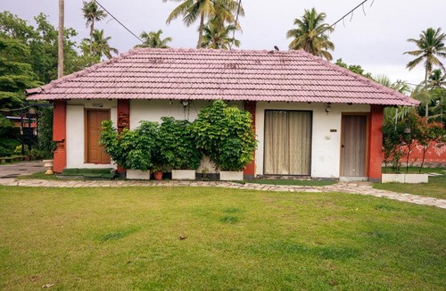 Cherthala House | Kayaloram Retreat by NexGo Spaces, Alleppey