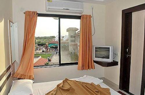 Shirdi Hotel | KDM Hotel Sai Geeta Shirdi a walk away from Saibaba Temple