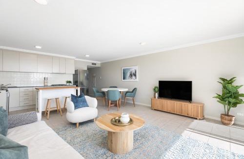 Sylvania Apartment | King Bedroom Waterfront Courtyard Apartment
