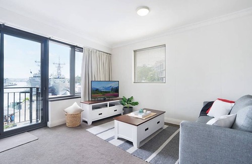 Woolloomooloo Apartment | King Size Studio With Water View, Walk To The City