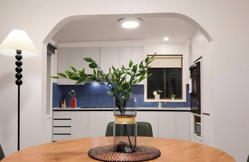 Broadmeadows House | KozyGuru | Broadmeadows | Cozy Home Near Airport
