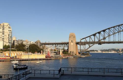 McMahons Point Apartment | KozyGuru | MacMahons Point | Harbour Hideaway